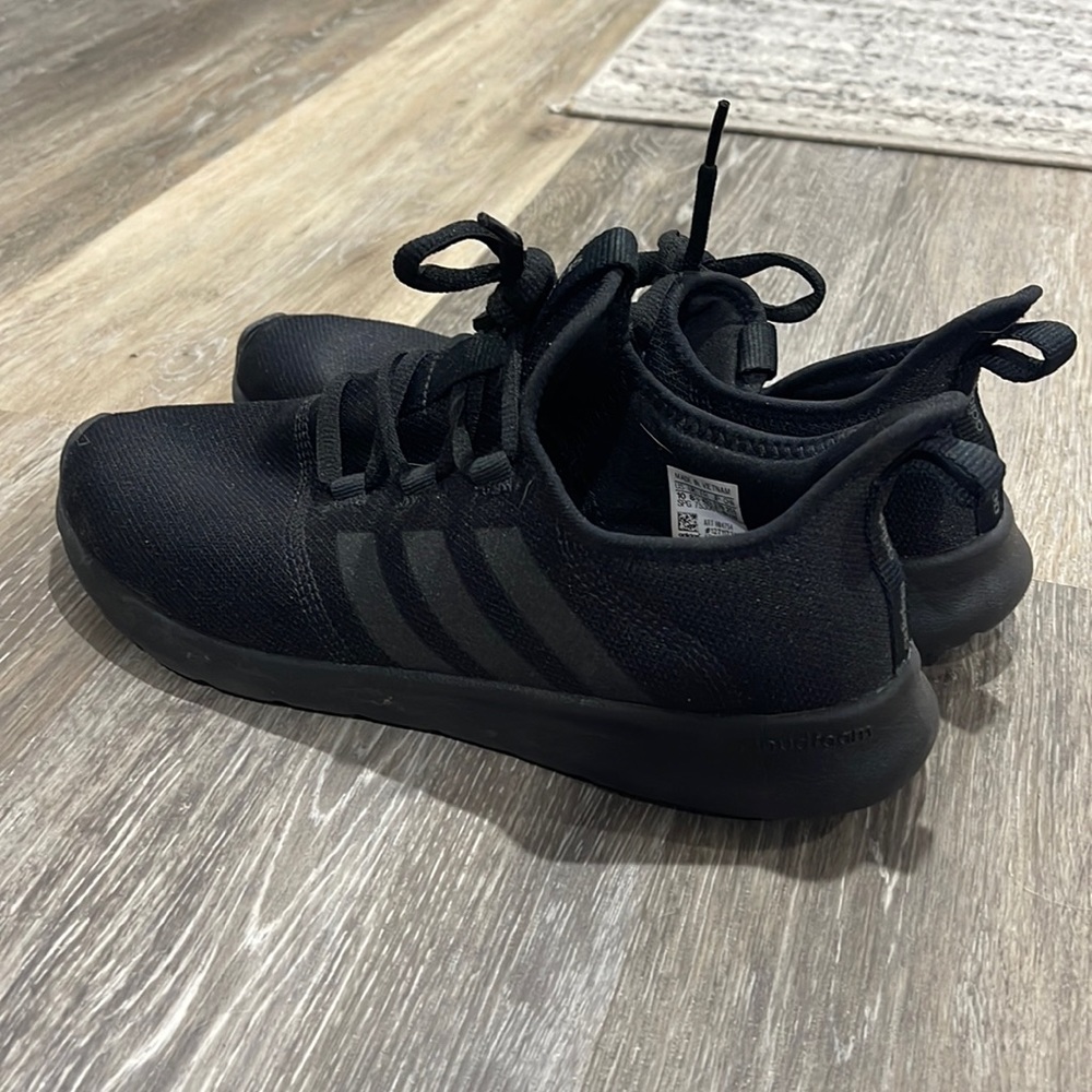 Like new black adidas cloud foam sneakers womens
